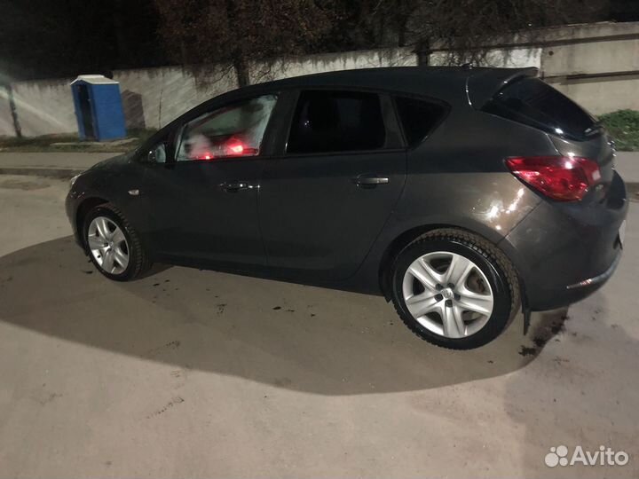 Opel Astra 1.6 AT, 2013, 107 000 км