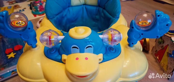 Ходунки детские babyton и пакет с игрушками