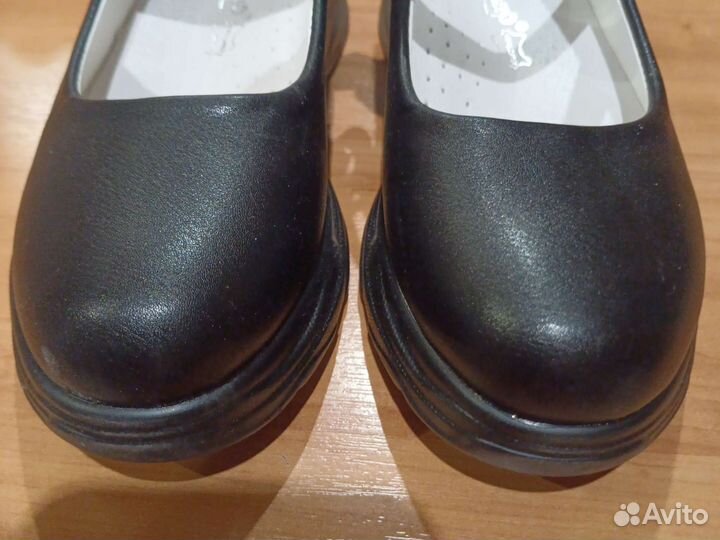 Продам туфли для девочки