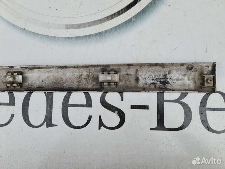 Молдинг передней правой двери Mercedes W639