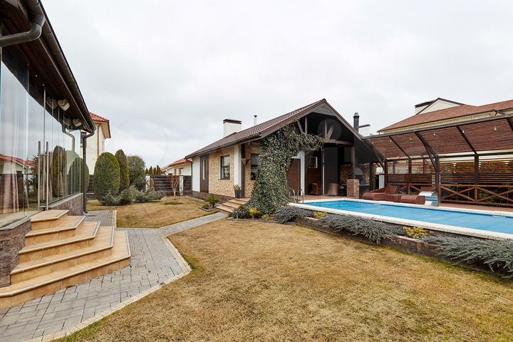 Дом 432,4 м² на участке 10 сот.