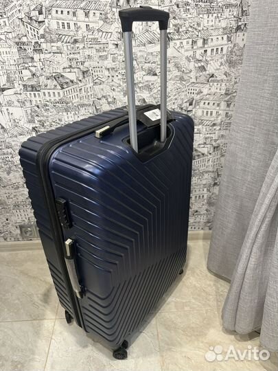 Чемодан redmond размер L. Новый