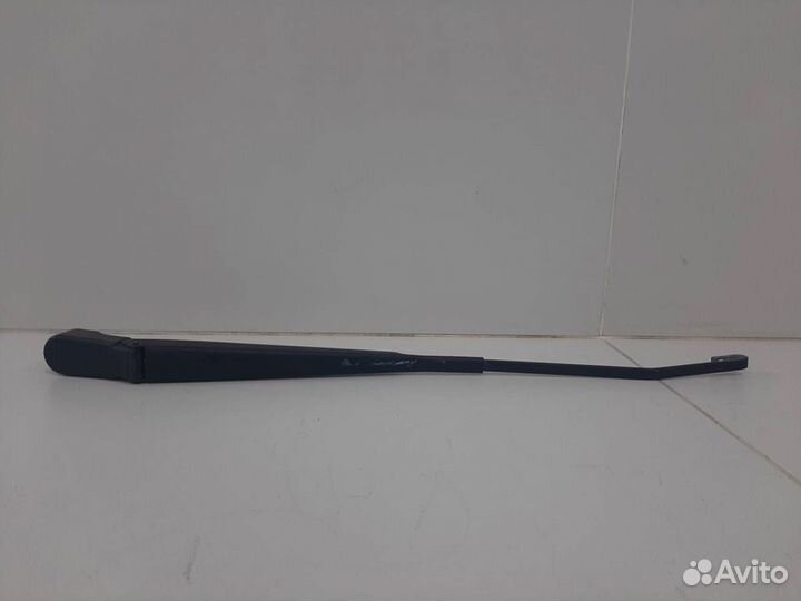 Поводок стеклоочистителя передний правый LADA Larg