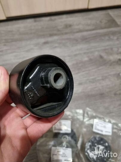 Продам подушки двс и пыльник