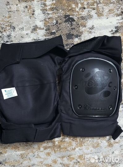 Наколенники новые