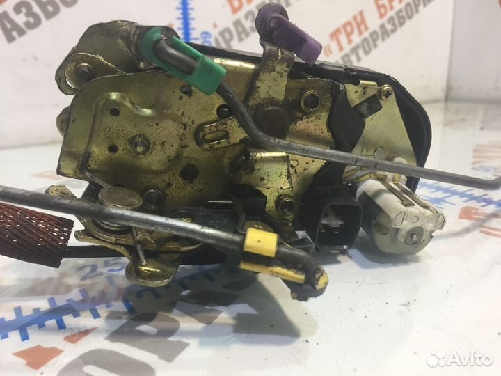 Крайслер 300M Замок передней двери Прав