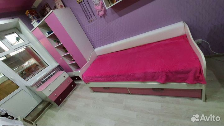 Комплект детской мебели для девочки