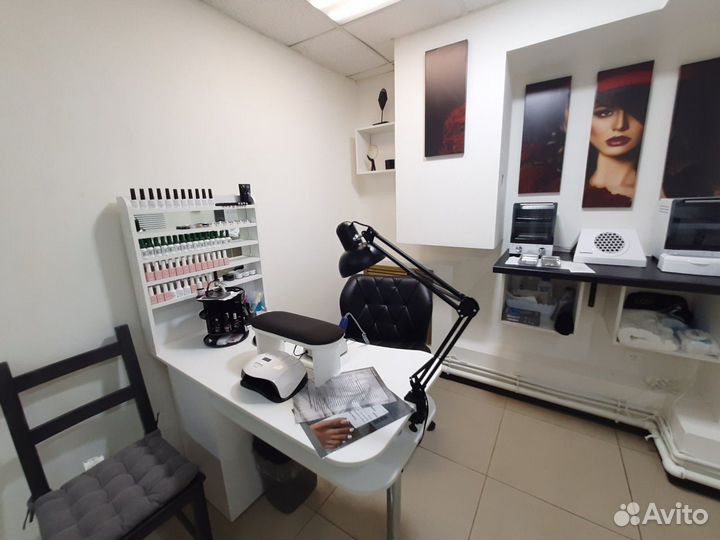 Аренда мастеру маникюра и педикюра