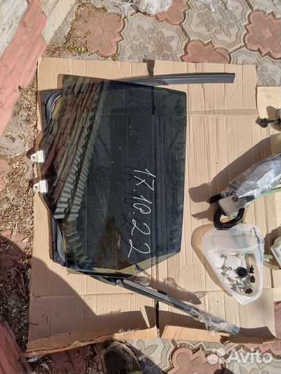 Задние левое стекло