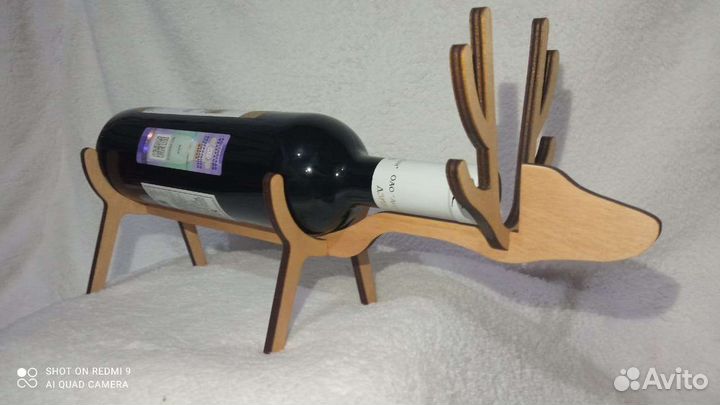 Подставка под бутылку вина Олень и Собака