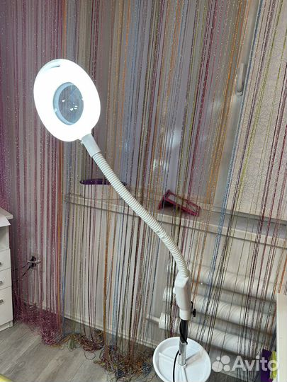 Лампа с лупой для мастера ресниц, бровей