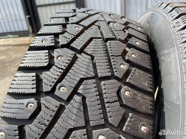 Pirelli Ice Zero 215/65 R16