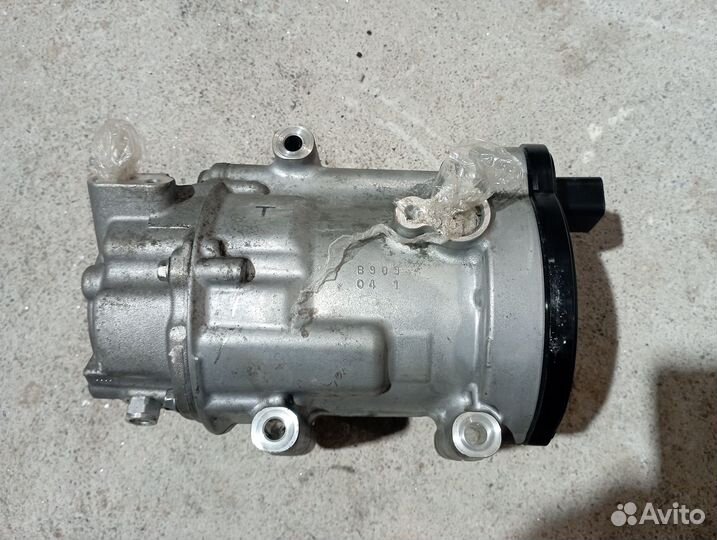 Компрессор кондиционера на Тойота Рав 4 2020 года