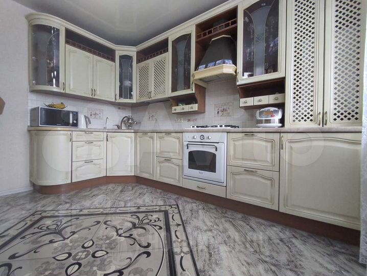 3-к. квартира, 100 м², 2/3 эт.