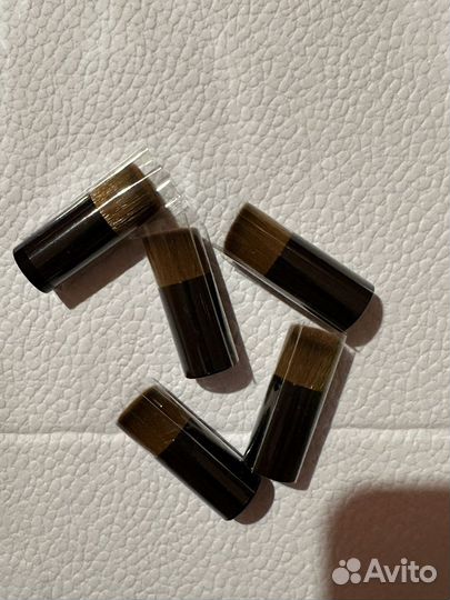 Мини-кисти Chanel для тонального крема