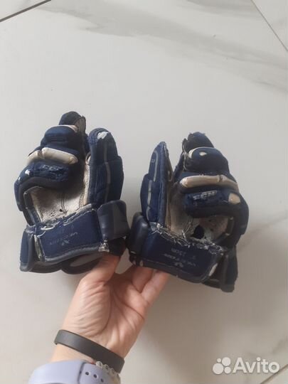 Краги хоккейные 9