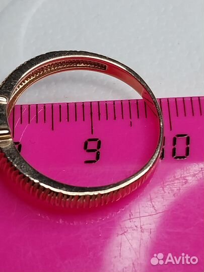 Кольцо золото с топазом 18 раз.новое