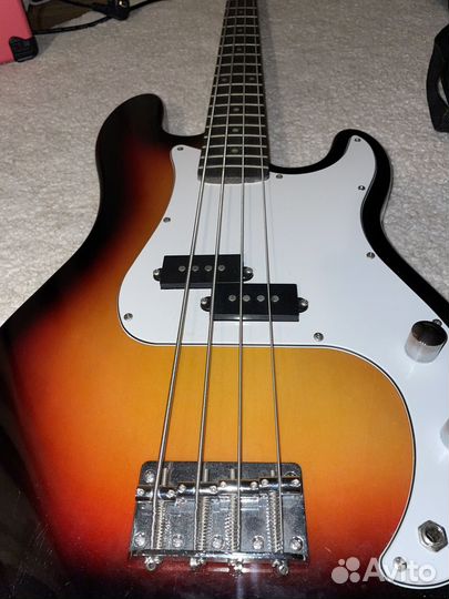 Бас гитара Rocket