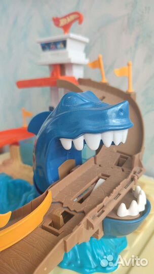 Трек мойка с акулой Hot Wheels