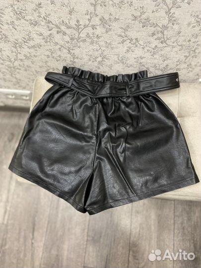 Кожаные шорты женские