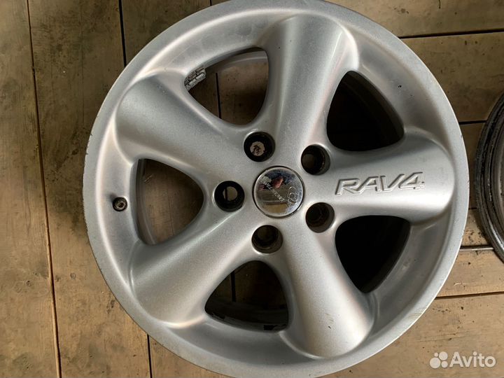 3 диска от Тойота Рав4