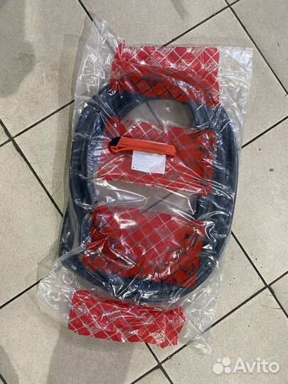 Уплотнительная резинка лобового Мерседес W 115/114