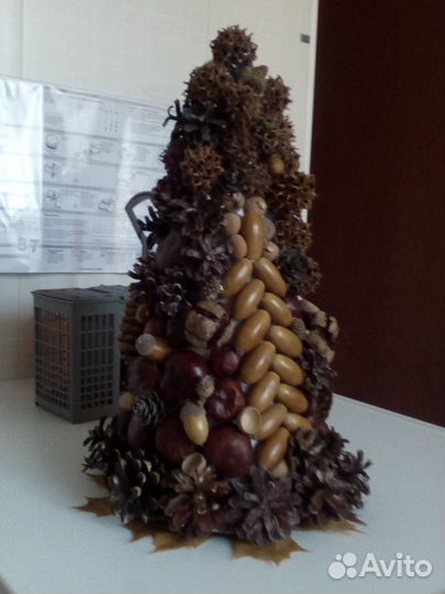 Шишки, желуди, каштаны сухие листья