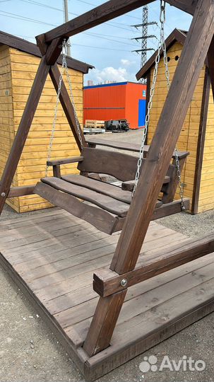Деревянные садовые качели в наличии