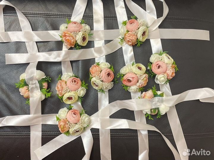 Браслеты подружек невесты. Бело-розовые