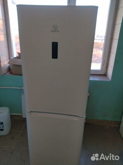 Холодильник и стиральная машина