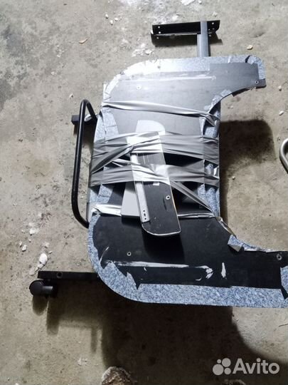 Компьютерный стол бу на металлическом каркасе