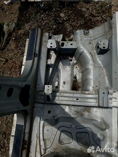 Днище кузова со стойками w164 ml Mercedes