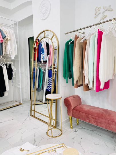 Аренда рейла, полки в шоуруме, первая линия