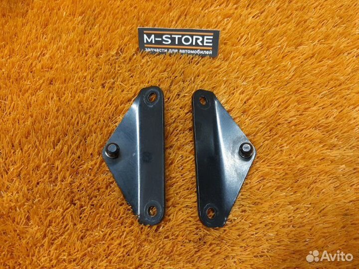 Кронштейн амортизатора багажника Mercedes-Benz