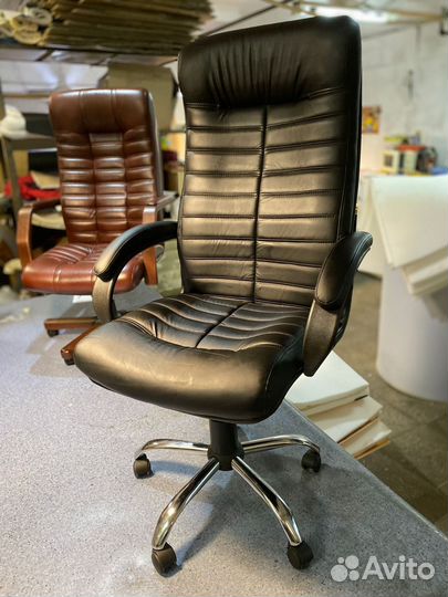 Офисное кресло