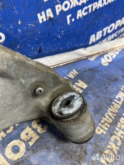 Задний правый рычаг Audi A4B6 седан 2003