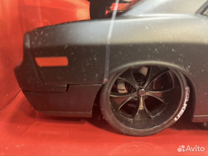 Модель автомобиля Dodge challenger 2008 1:24