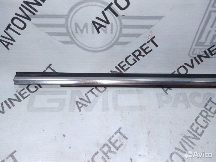 Уплотнитель стекла передний правый Kia Sportage 3