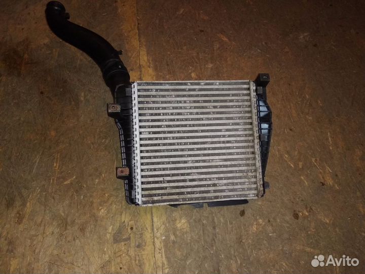 Интеркулер правый на Порш кайен 955