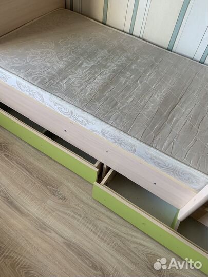 Детская двухъярусная кровать с матрасами