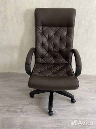 Офисное кресло
