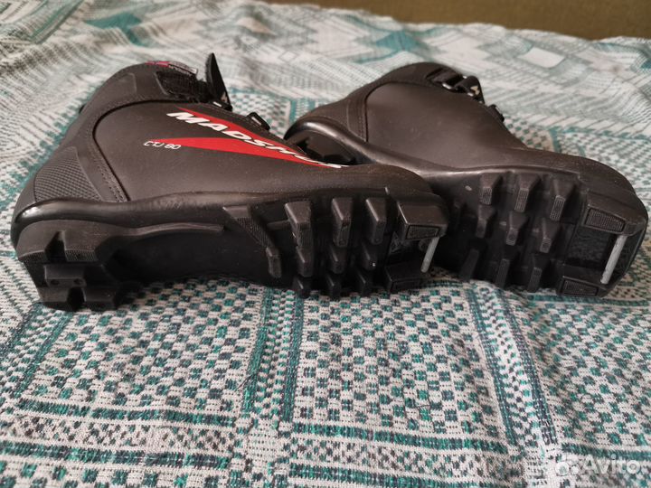 Лыжи беговые детские / палки / ботинки 34 р