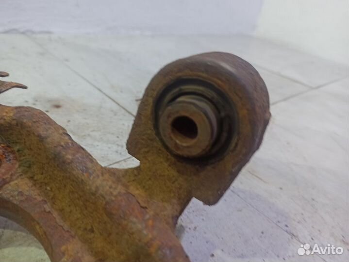 Кулак задний правый 430181LB0A