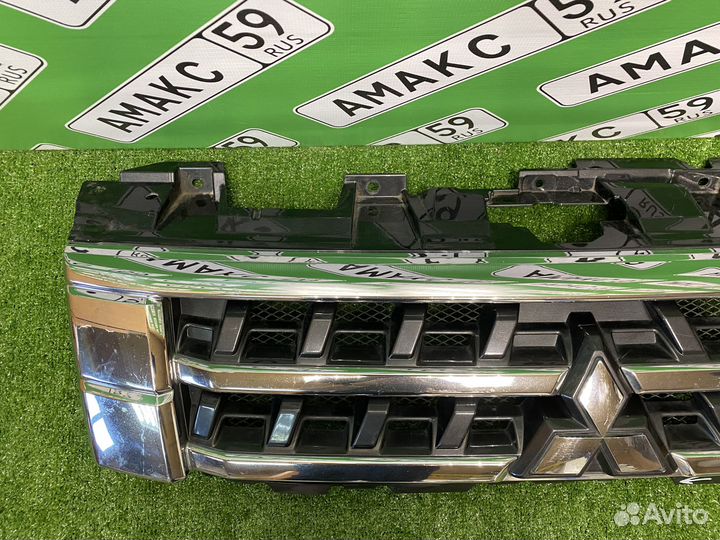 Решетка облицовки радиатора mitsubishi pajero 4