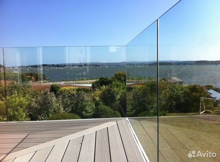 Безрамные стеклянные ограждения террас