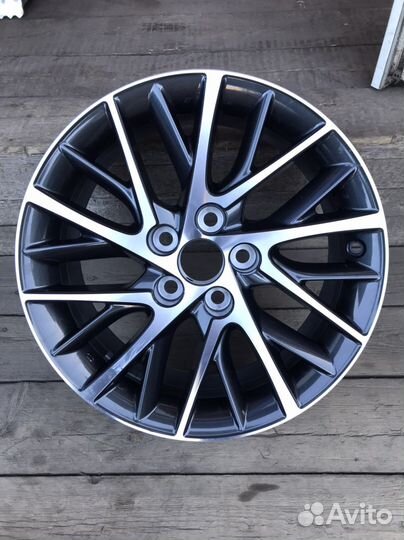 Один диск R17 Lexus ES