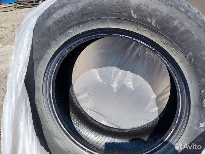 Goodyear EfficientGrip 215/70 R16