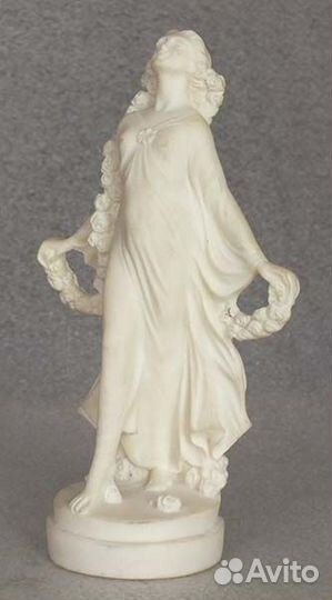 Небольшая скульптура 