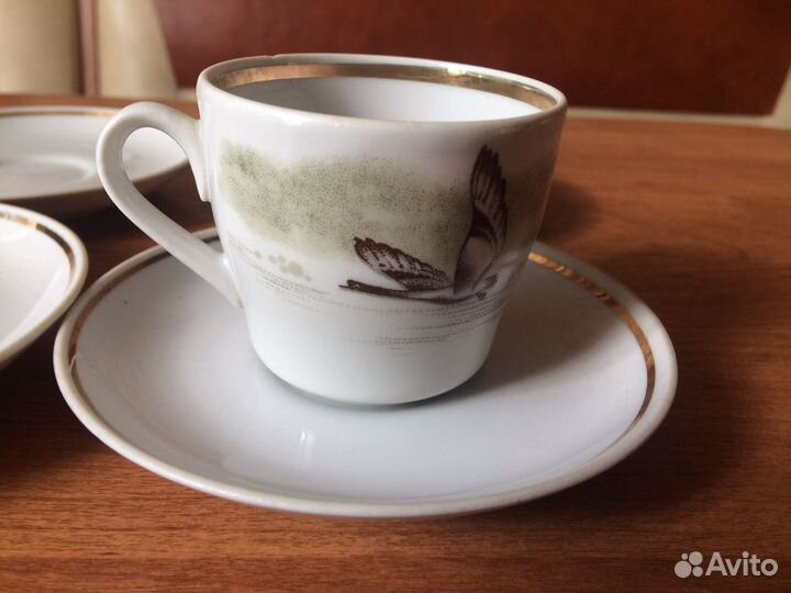 Кофейная пара и 3 тарелки