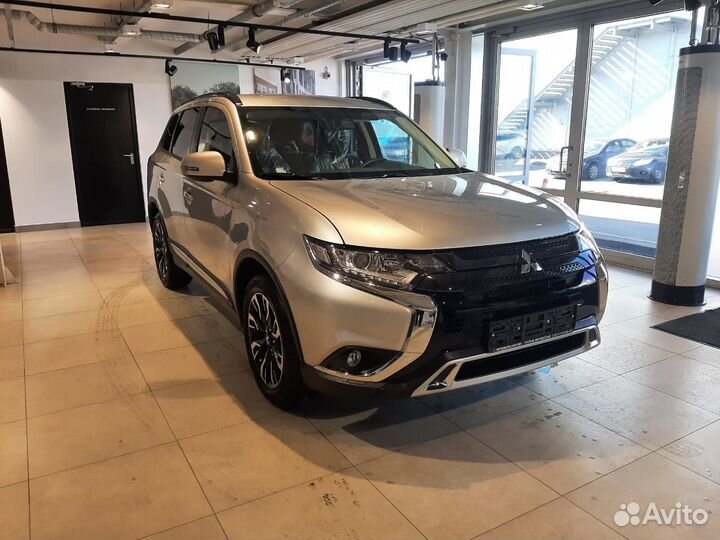 Mitsubishi Outlander, 2022